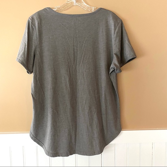 Women’s gray short sleeve scoop neck tee shirt, size large - Picture 5 of 7